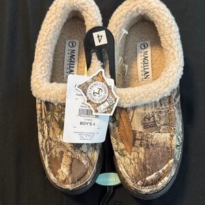 NWT - Magellan Outdoors Kids' Camouflage Slippers